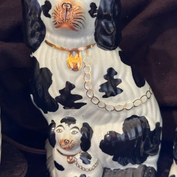 Staffordshire dog lamp and 2 dog figurines - Picture 2 of 9